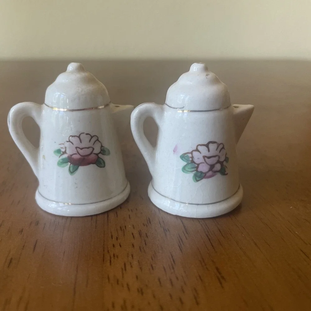 Vintage 50's Floral Mini Pitcher Salt & Pepper Shakers Cottagecore  Japan  2